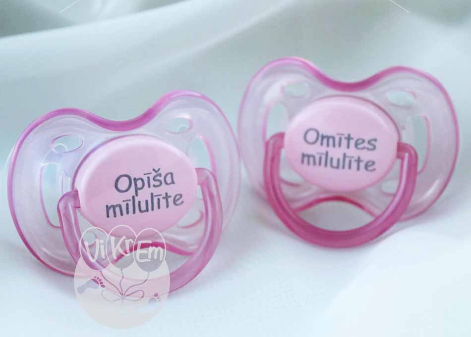 Īpašais knupītis ar tekstu "Opīša mīlulīte", rozā